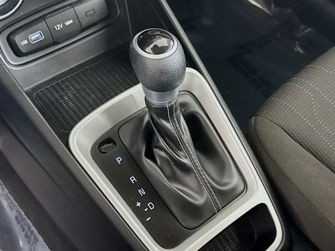 Used 2022 Hyundai Venue SE image 19