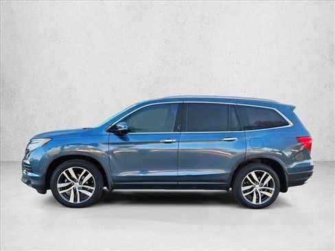 Used 2017 Honda Pilot Touring image 9