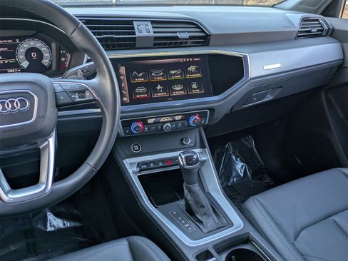 Used 2023 Audi Q3 2.0T Premium w/ Convenience Package image 9