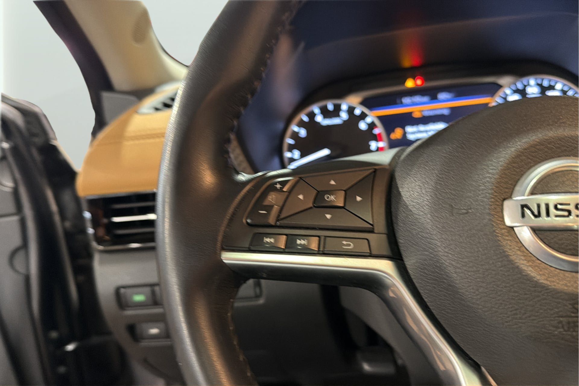 Used 2020 Nissan Sentra SV w/ SV Premium Package FWD image 27