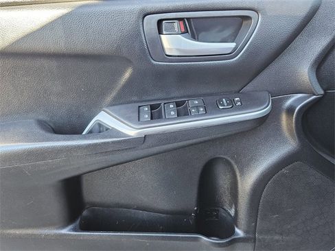Used 2015 Toyota Camry LE image 25
