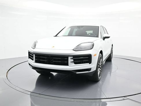 Certified 2025 Porsche Cayenne AWD/4WD image 22
