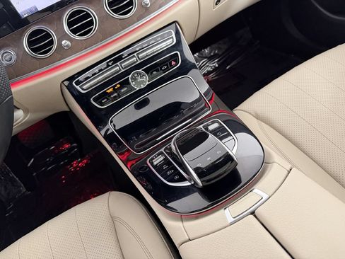 Used 2017 Mercedes-Benz E 300 4MATIC image 29