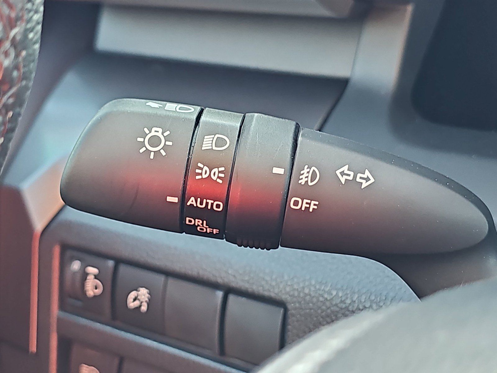 Used 2025 Toyota Tacoma TRD Sport AWD/4WD image 32