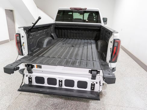 Used 2024 GMC Sierra 2500 AT4 w/ AT4 Premium Plus Package image 11