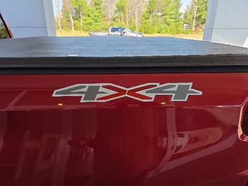 Used 2021 Chevrolet Silverado 1500 LT AWD/4WD image 31