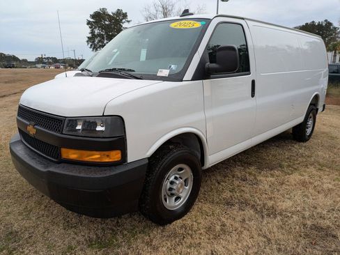 New 2025 Chevrolet Express 3500 Extended w/ Driver Convenience Package image 8