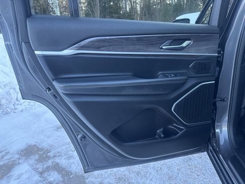 Used 2021 Jeep Grand Cherokee L Limited image 22