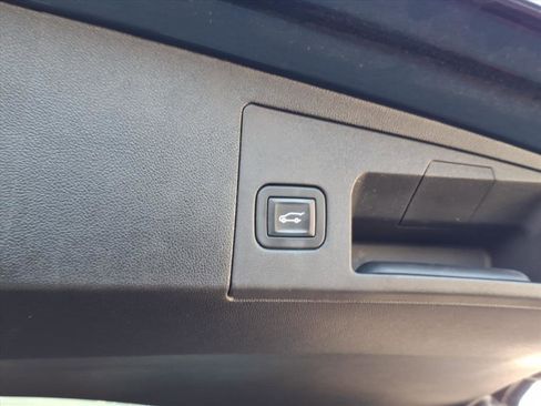 Used 2019 Cadillac XT5 Premium Luxury w/ Driver Assist Package image 16