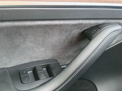 Used 2024 Tesla Model Y Long Range image 19