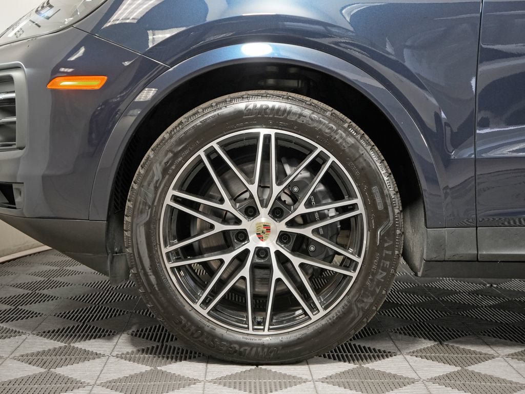 Certified 2024 Porsche Cayenne AWD/4WD image 13