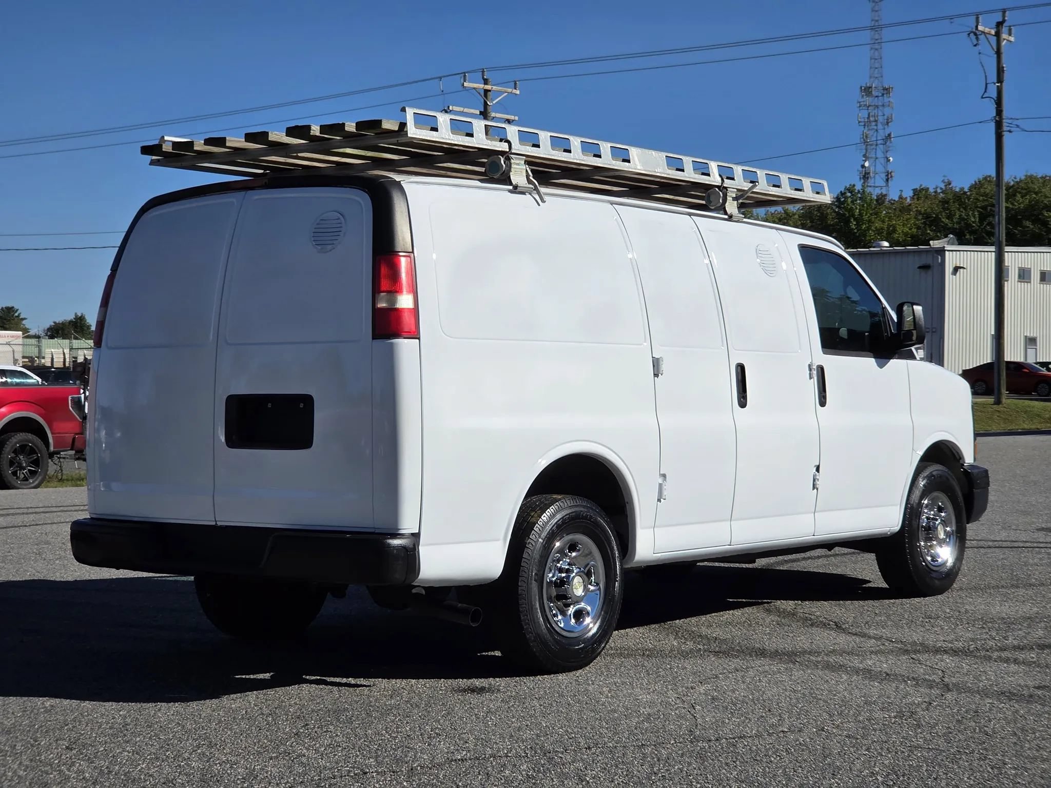 Used 2011 Chevrolet Express 2500 RWD image 5