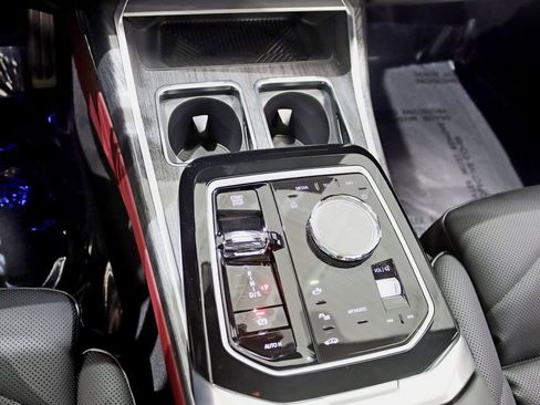 Used 2025 BMW 740i xDrive image 27