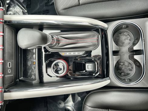 Used 2025 GMC Canyon AT4 w/ AT4X Package image 21