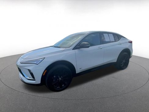 Used 2025 Buick Envista Sport Touring image 8