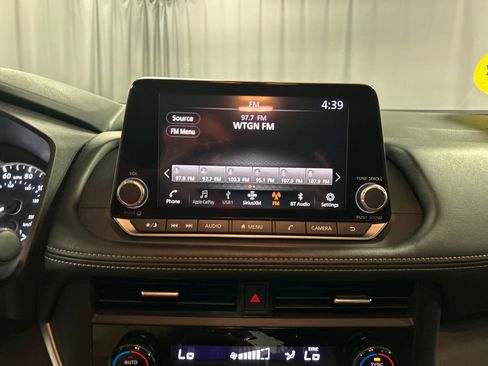 Used 2025 Nissan Rogue SV FWD image 15