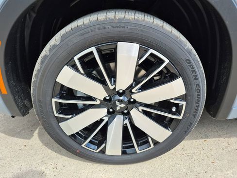 New 2025 Mitsubishi Outlander SEL image 49