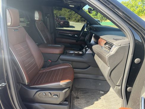 Used 2023 GMC Yukon Denali Ultimate AWD/4WD image 12
