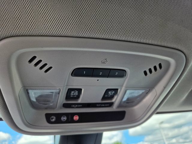 Used 2020 Chevrolet Traverse RS w/ LPO, Floor Liner Package AWD/4WD image 9