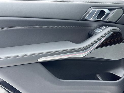 Used 2024 BMW X7 xDrive40i image 44