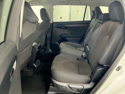 Used 2025 Toyota Highlander LE AWD/4WD image 23
