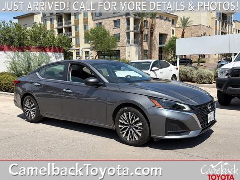 Used 2025 Nissan Altima 2.5 SV FWD image 1