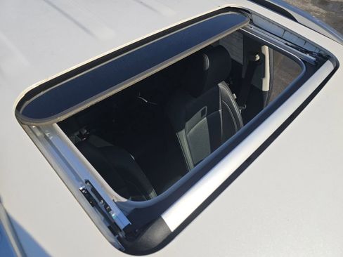 Used 2021 Kia Seltos SX w/ SX Sunroof Package image 3