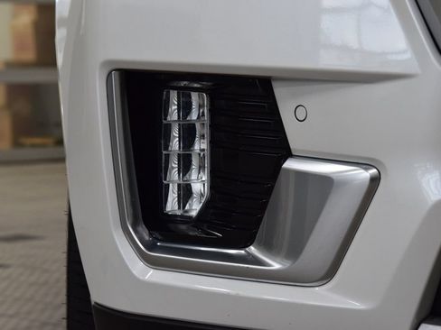 Used 2024 GMC Yukon XL Denali AWD/4WD image 14