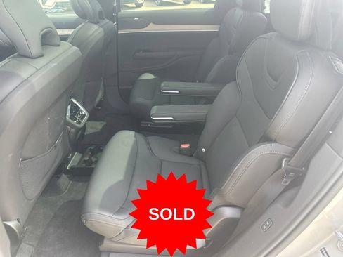 Certified 2025 Volvo EX90 Plus AWD/4WD image 22