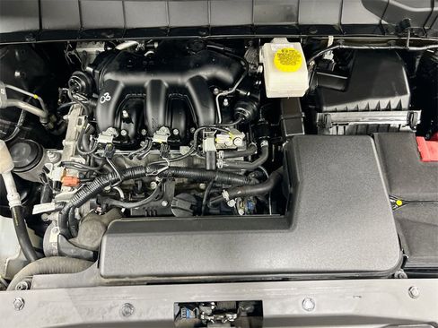 Used 2025 Nissan Pathfinder SV image 25