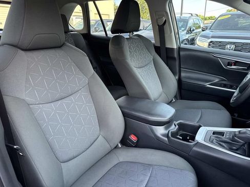 Used 2022 Toyota RAV4 XLE AWD/4WD image 13