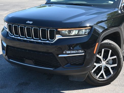 Used 2023 Jeep Grand Cherokee Limited image 13