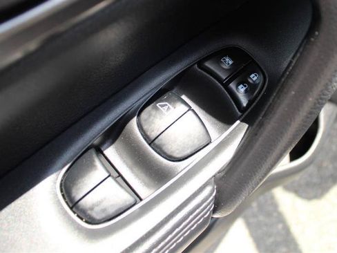 Used 2018 Nissan Rogue Sport S AWD/4WD image 12
