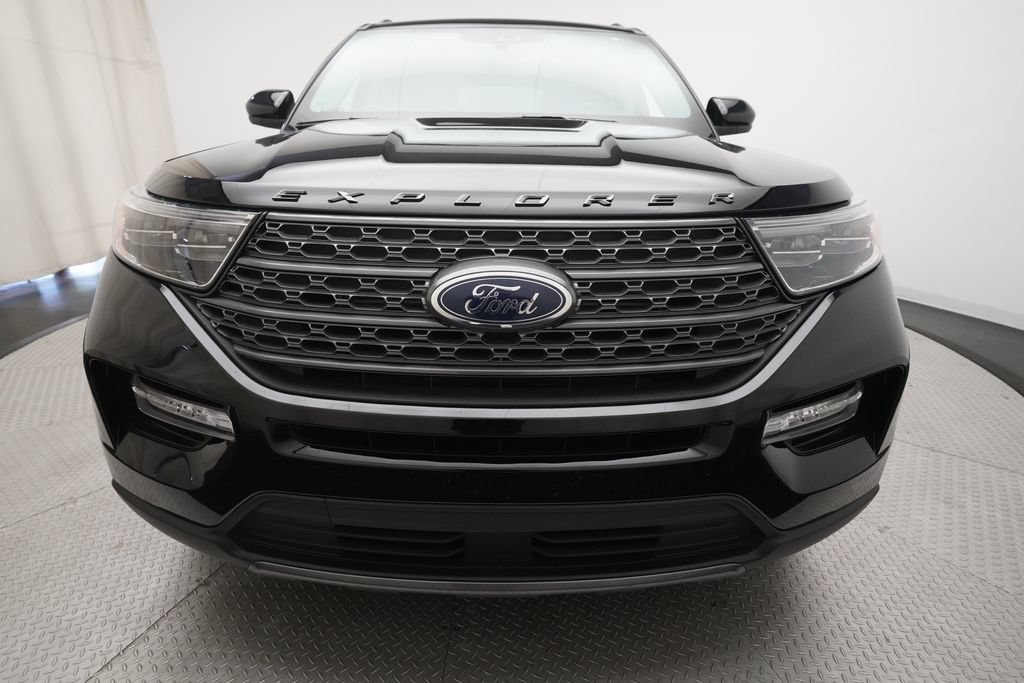 Used 2023 Ford Explorer XLT w/ Equipment Group 202A AWD/4WD image 22