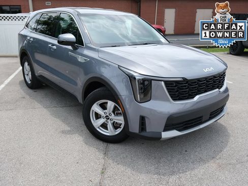 Used 2025 Kia Sorento LX FWD image 1