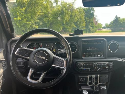 Used 2023 Jeep Wrangler Unlimited Sahara w/ Cold Weather Group AWD/4WD image 29