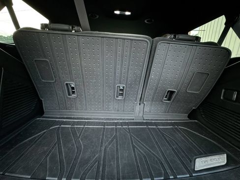 Used 2023 Chevrolet Tahoe Premier AWD/4WD image 35
