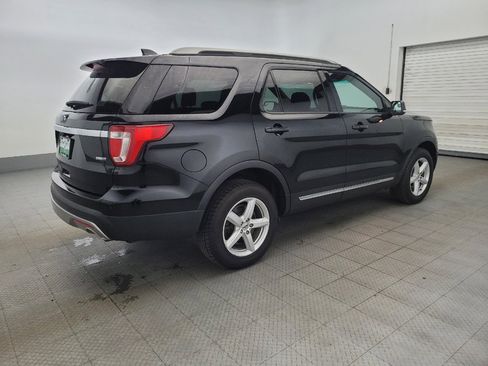 Used 2017 Ford Explorer XLT image 10