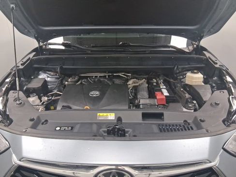 Used 2021 Toyota Highlander Limited AWD/4WD image 7