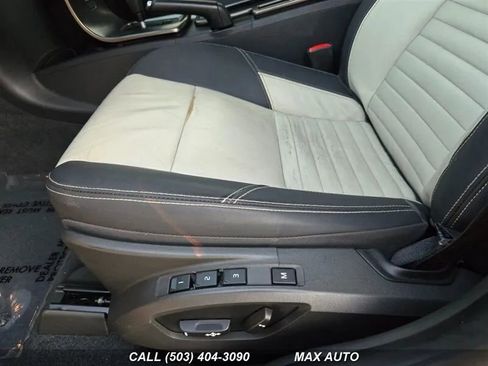 Used 2011 Volvo V50 T5 R-Design image 13