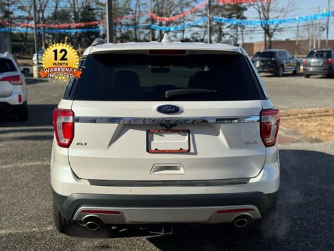 Used 2017 Ford Explorer XLT w/ Equipment Group 202A image 7