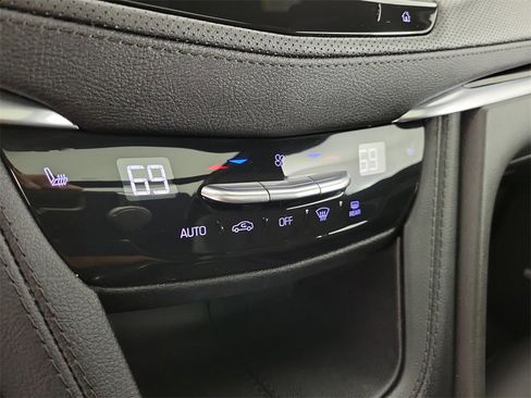 Certified 2024 Cadillac XT6 Luxury image 29