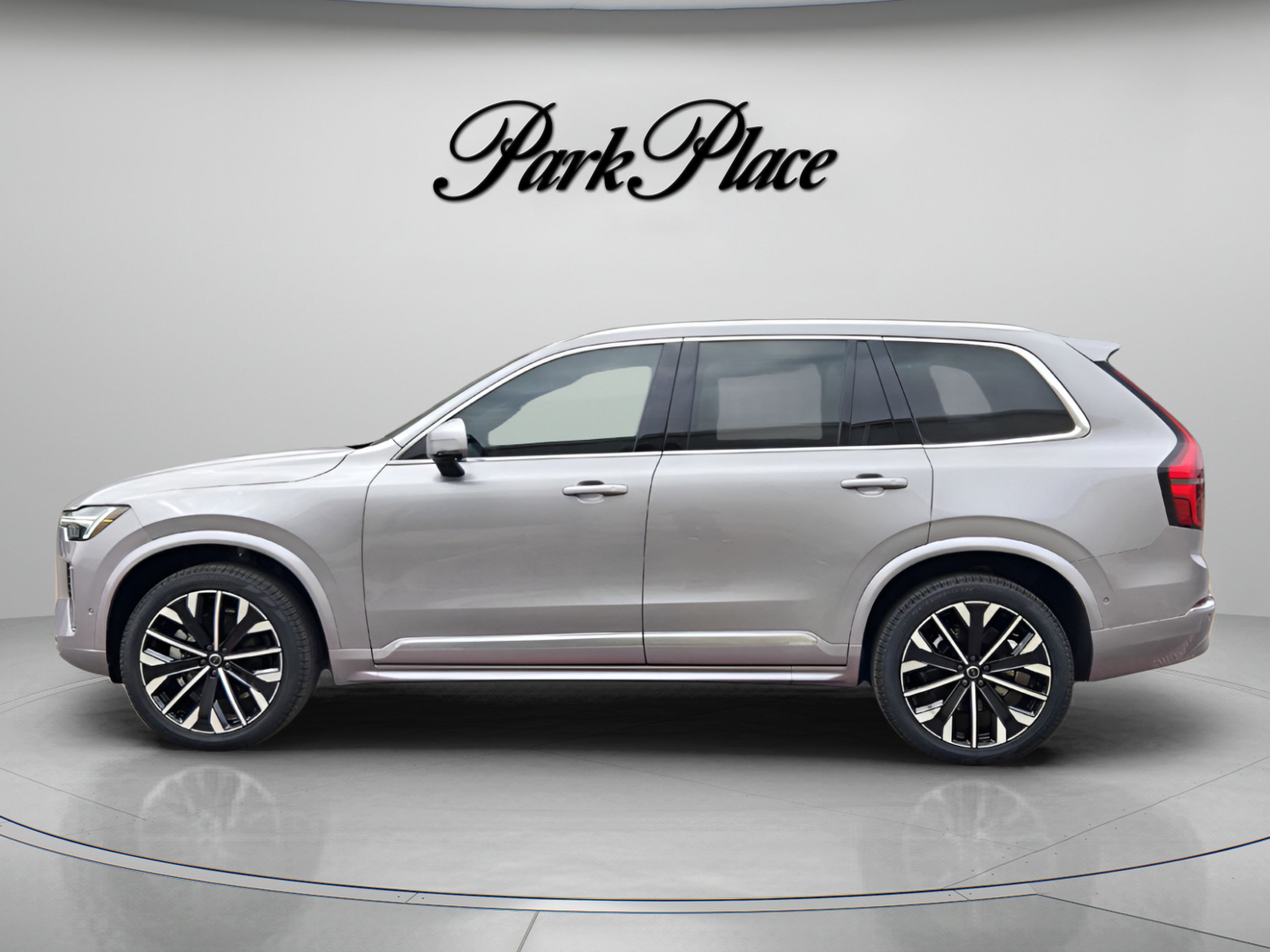 Used 2026 Volvo XC90 B6 Plus w/ Protection Package Premier AWD/4WD image 2