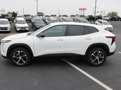 Used 2024 Chevrolet Trax RS w/ Driver Confidence Package FWD image 5