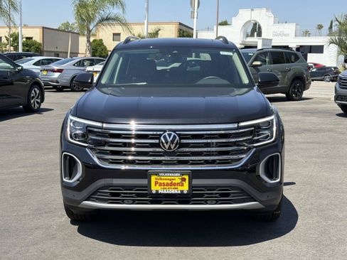 New 2026 Volkswagen Atlas SE FWD image 2