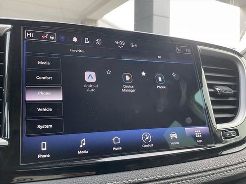 Used 2022 Chrysler Pacifica Touring-L image 21