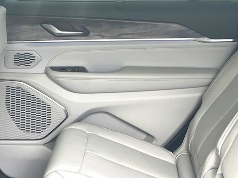 Used 2023 Jeep Grand Cherokee L Overland w/ Advanced Protech Group III AWD/4WD image 23