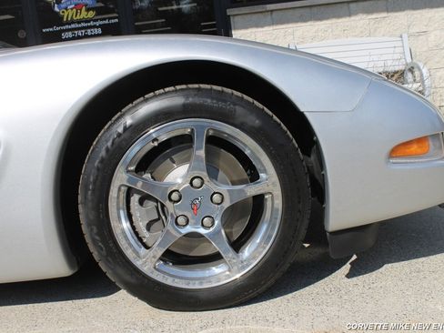 Used 2001 Chevrolet Corvette Convertible w/ Preferred Equipment Group2 RWD image 31