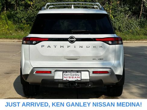 Certified 2025 Nissan Pathfinder SL w/ SL Premium Package AWD/4WD image 4
