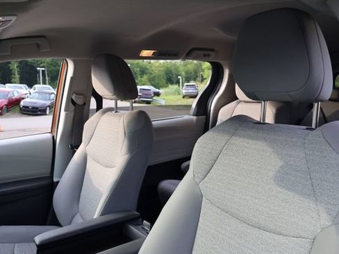 Used 2022 Toyota Sienna LE FWD image 13